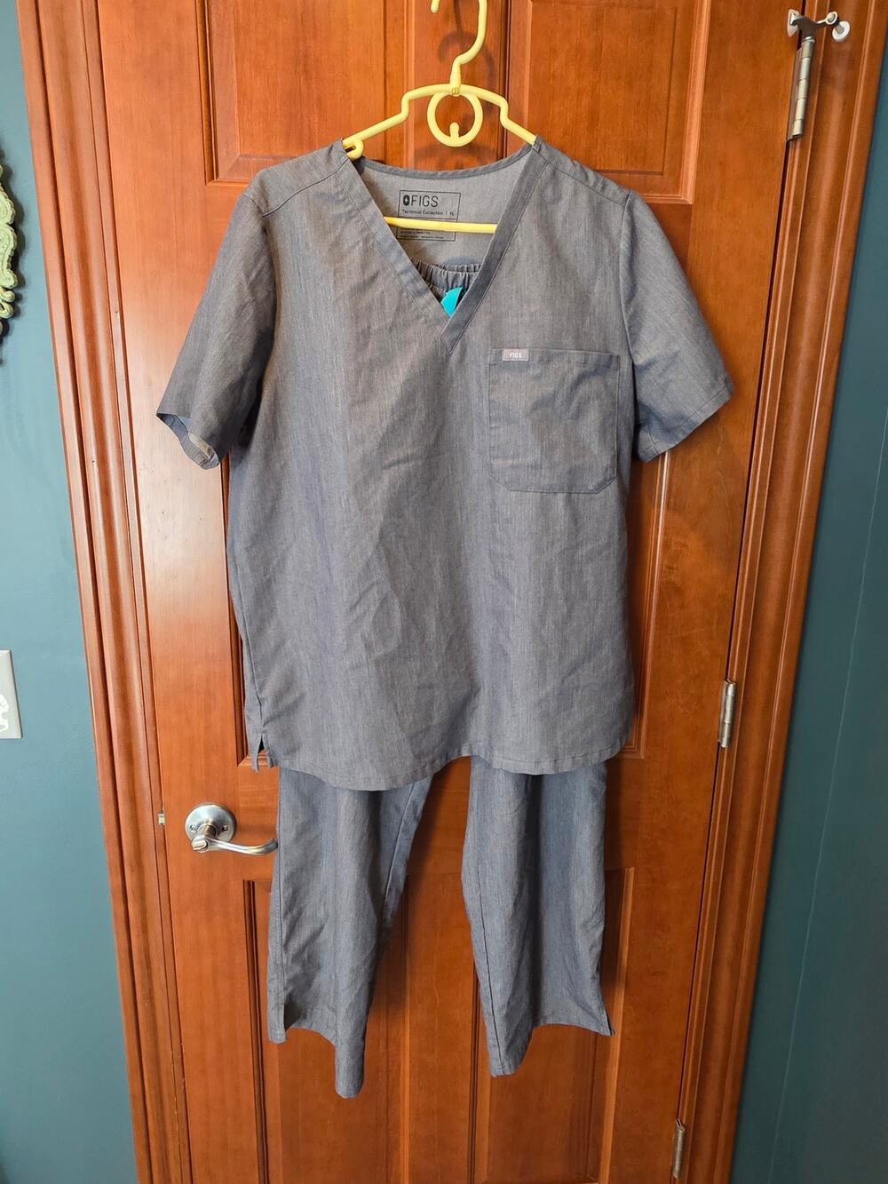 FIGS Yola Pant and Catarina One-Pocket Scrub Top Graphite Gray Size XL/XXL